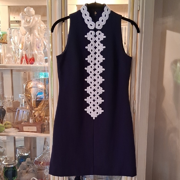 Lilly Pulitzer Dresses & Skirts - Lilly Pulitzer Navy Blue Sheath Mini Dress with Mock Neck. XS.